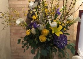 White, blue & yellow spring vase arrangement